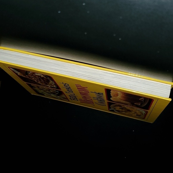 Vintage Betty Crocker's microwave cookbook circa 1981 Hardcover about 280 pages - Picture 12 of 12